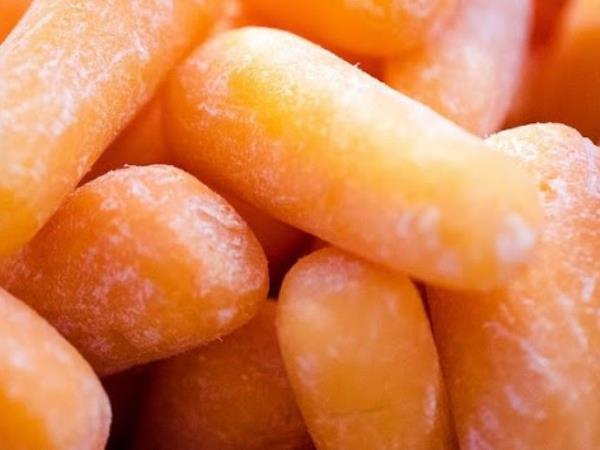 Ste že videli, kje in kako raste baby korenček?